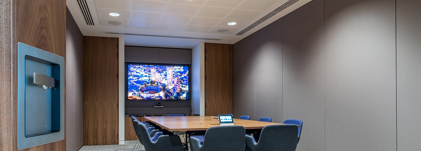 SAS130 Ceiling System Meeting Room