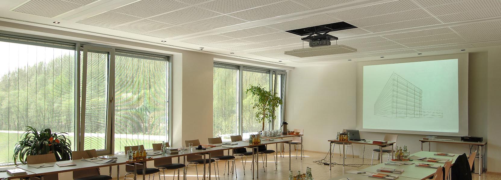 Knauf Ceiling Solutions DONN® DX15 Office Application